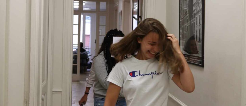 couloir Ipécom Paris, élèves cube prépa hec