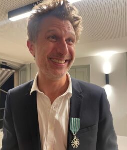 L’Éloquence du Cœur : Yannick Laurent Honoré comme Chevalier des Arts et Lettres