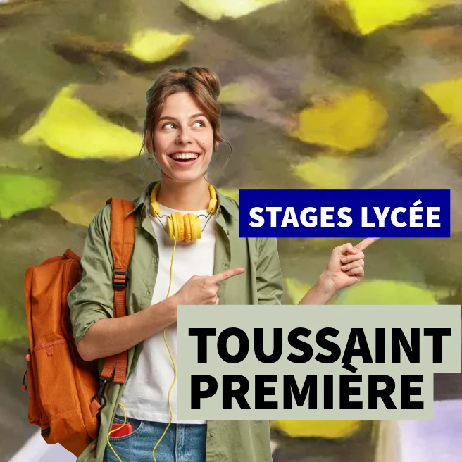 Élève de Première souriante avec sac à dos participant à un stage intensif de Toussaint au lycée Ipécom Paris