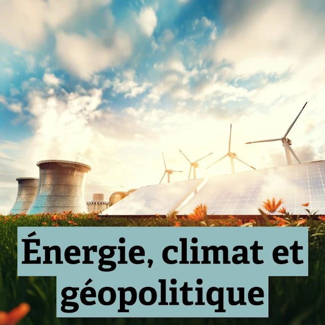 Illustration représentant les enjeux énergétiques mondiaux : centrale nucléaire, panneaux solaires et éoliennes, en lien avec le climat et la géopolitique.