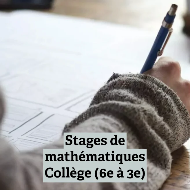 Élève de collège travaillant des exercices lors d’un stage intensif de mathématiques – niveau 6e à 3e