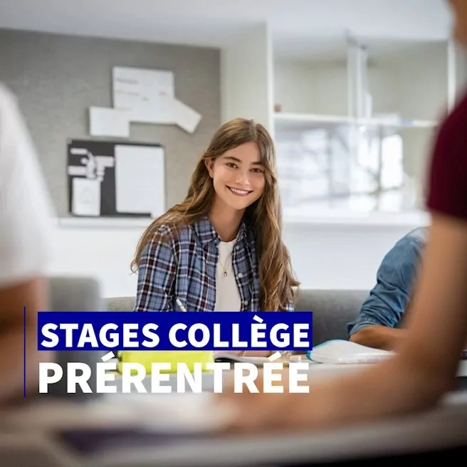 Élève de collège en cours de prérentrée à Ipécom Paris pour reprendre le rythme avant la rentrée.