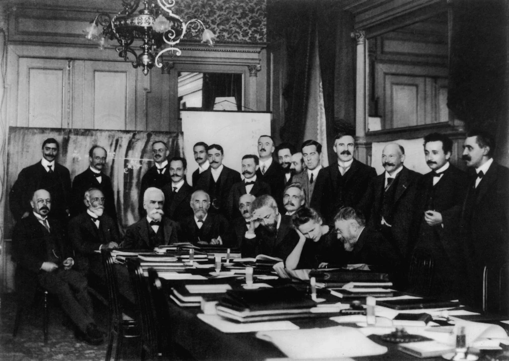 Photographie des participants du congrès Solvay de 1911 à Bruxelles, avec Marie Curie, Einstein, Planck, Poincaré et Lorentz