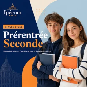 Image de couverture des stages de prérentrée en Seconde à Ipécom Paris, avec deux lycéens tenant leurs cahiers devant un visuel bleu et orange aux couleurs de l’école.